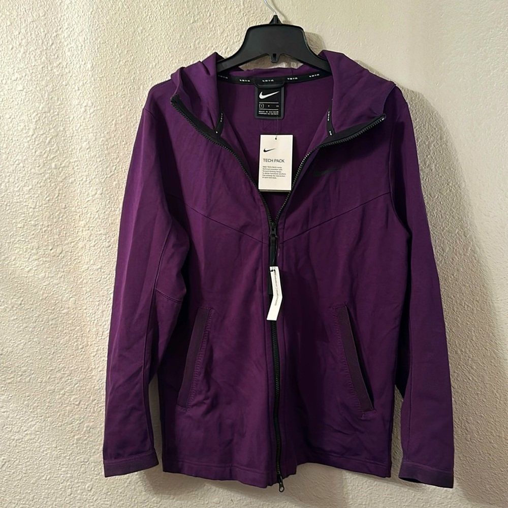 NWT Nike jacket purple men’s size small but great for woman too.